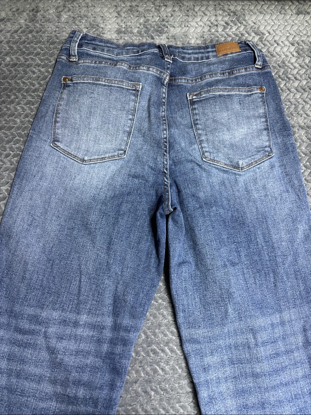 Judy Blue Medium Wash Cropped Straight Leg Jeans